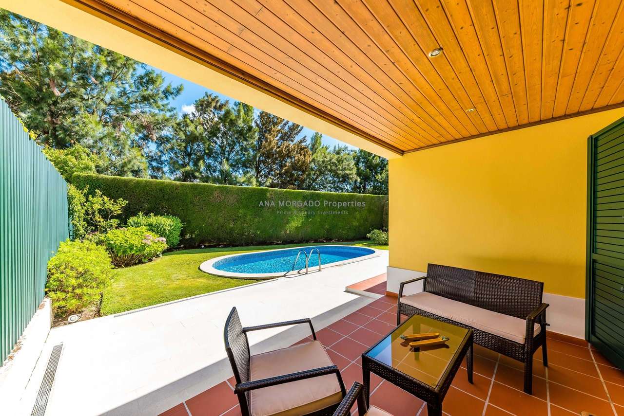 Moradia T4+1 Geminada na Quinta da Beloura — Luminosidade, Conforto e-11