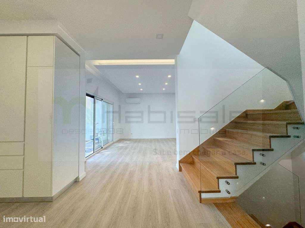 Moradia T3+1 NOVA em São João do Estoril - Grande imagem: 5/34