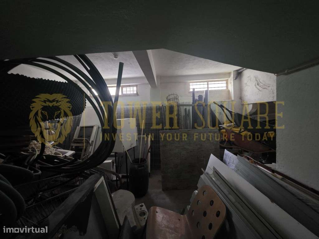 Garagem Ampla com 164,80 m² - Saída Direta para a Rua - Agualva-Cacém - Grande imagem: 5/6