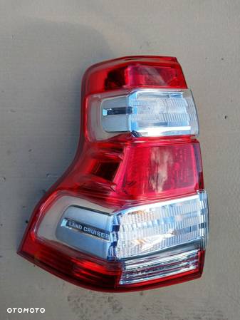 LAND CRUISER lampa lewa tył - 1