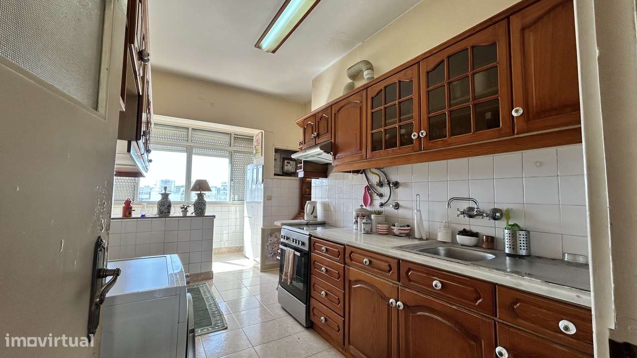 Apartamento T4 nos Olivais-0