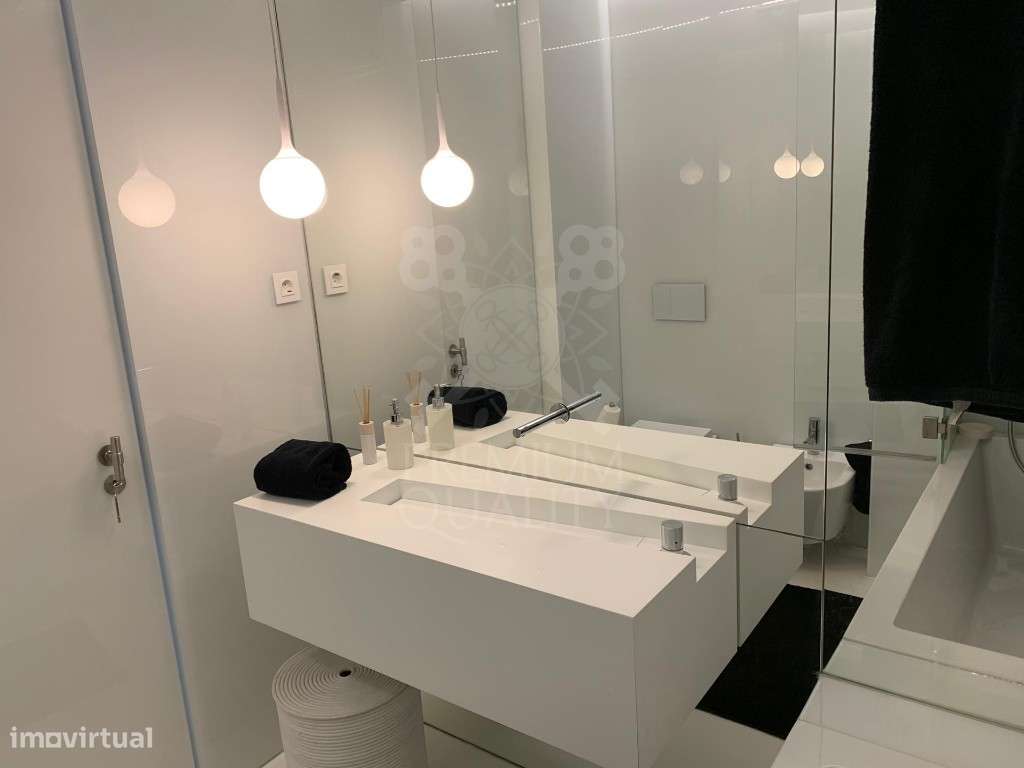 Apartamento T3 totalmente remodelado com terraço e vista mar em Sesimb-25