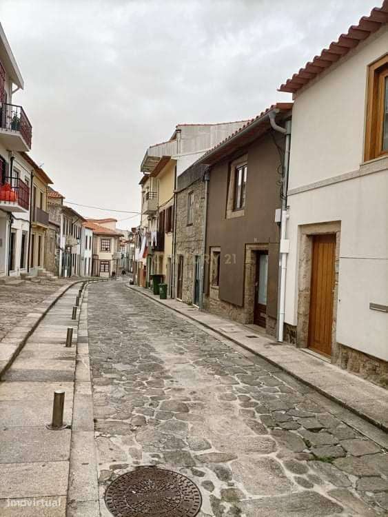 Moradia de Design T1+1 com Fachada em Pedra e Projeto Aprovado – Centr-12