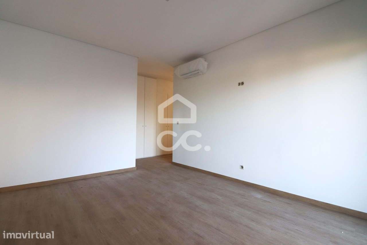 T3 novo com Churrasqueira, garagem fechada e 1 lugares de estacionamen - Grande imagem: 5/10