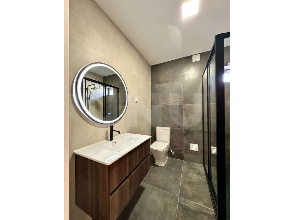 T4+2 com Varanda Panorâmica e Garagem Ampla - Conforto, Espaço e Ve...-16