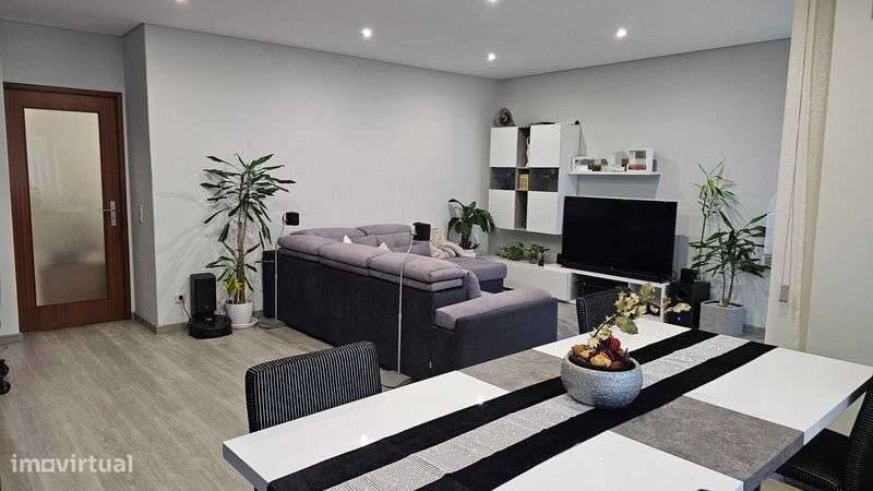 T3 Remodelado 166m² | Possibilidade 3 WC | Garagem 2 Carros - Grande imagem: 2/12