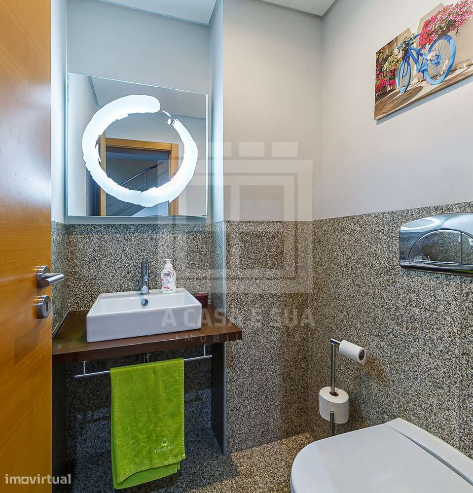 MORADIA T4+1 C/PISCINA EM COND FECHADO 3 FRENTES-37