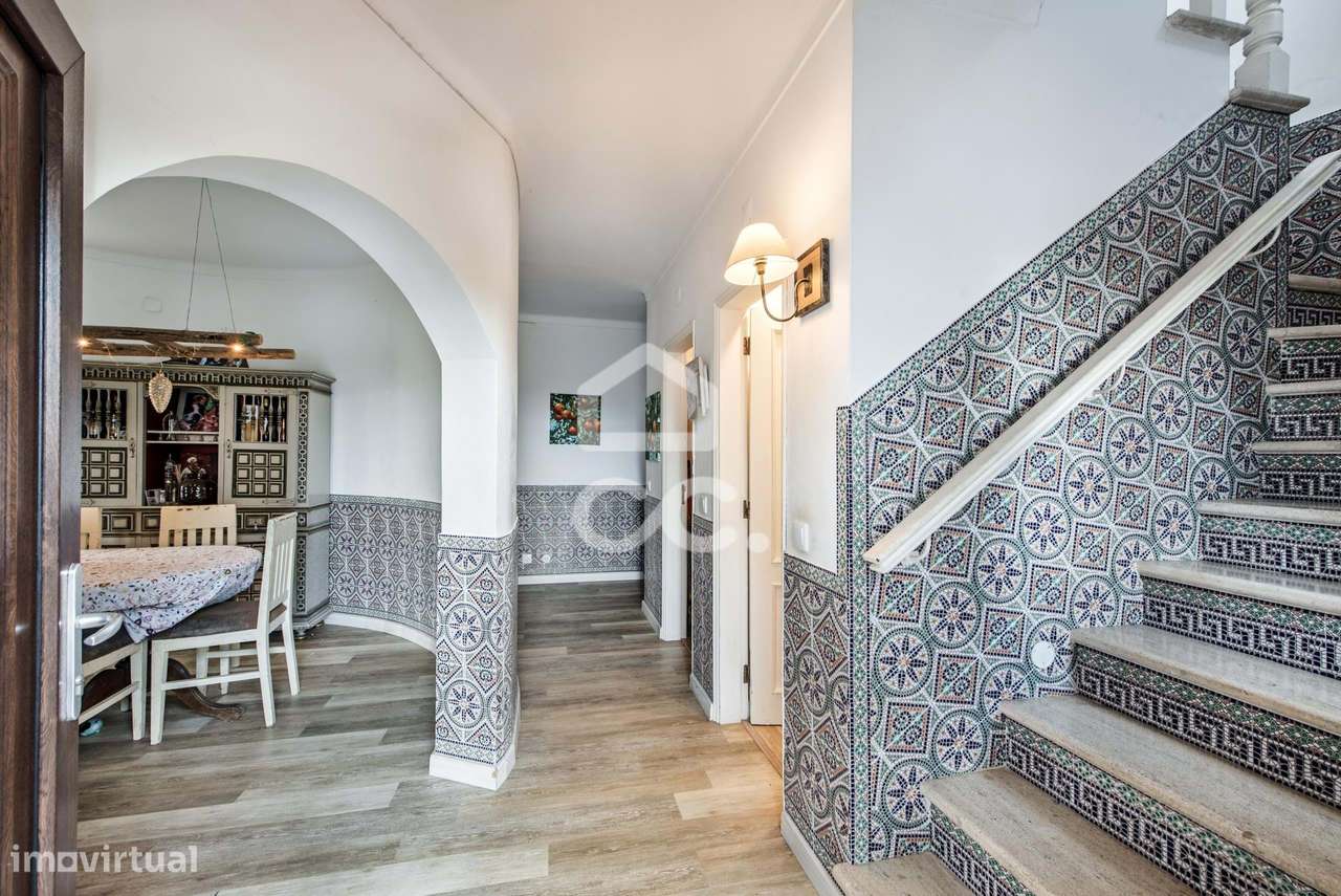 Moradia T4 independente com piscina e terreno em Alcantarilha - Grande imagem: 5/25