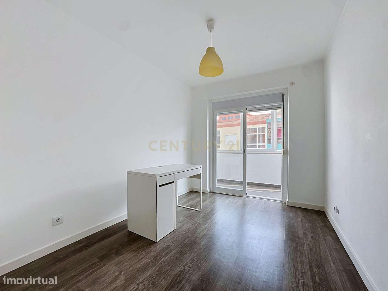 Apart. T3 remodelado em Paio Pires-13