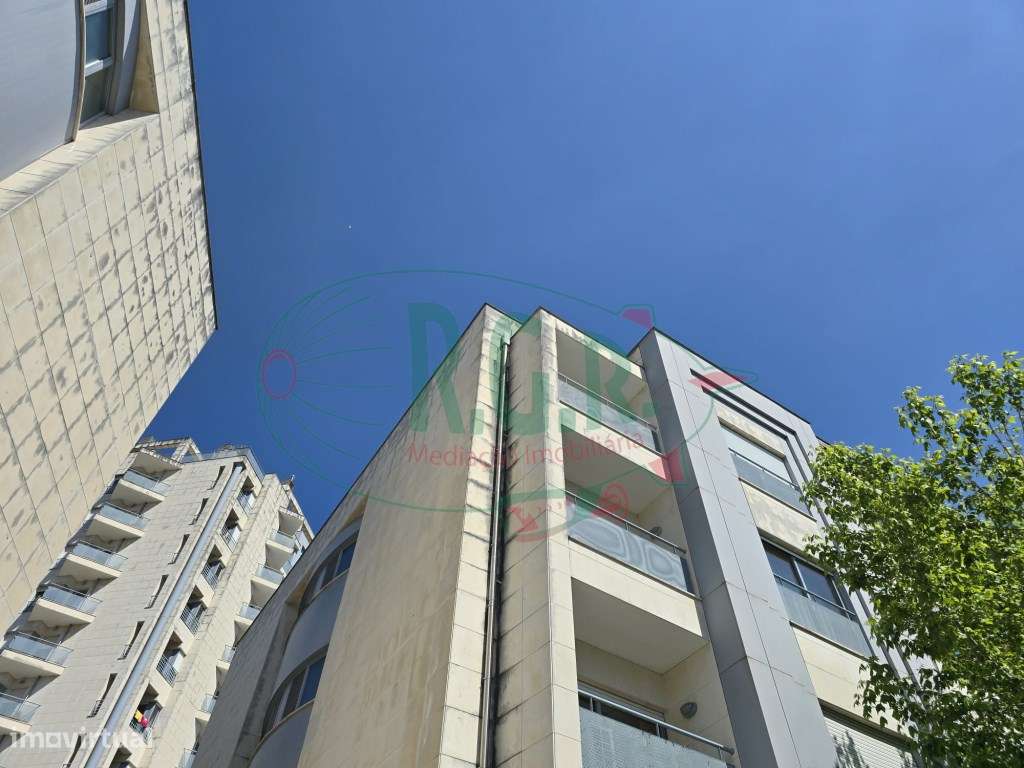 Apartamento T2| Lg Garagem 2 Carros | Localização Central São Cosme-48