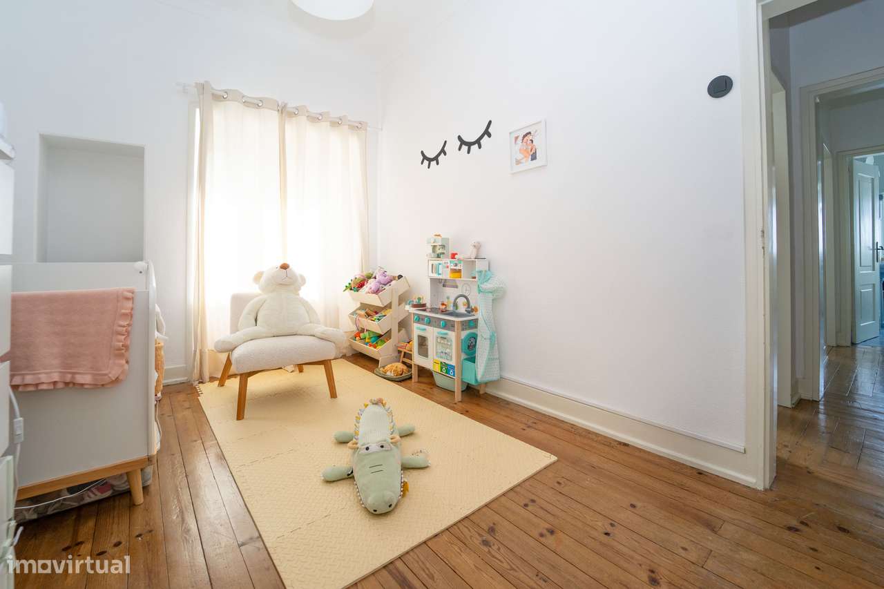 Apartamento T5 para venda na Rua Trindade Coelho Coimbra-13