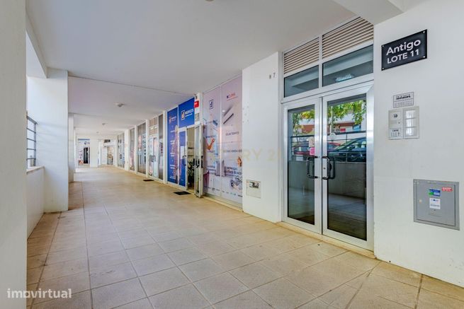 Apartamento T2 - Oportunidade Única a 5 Min da Praia da Rocha!-29