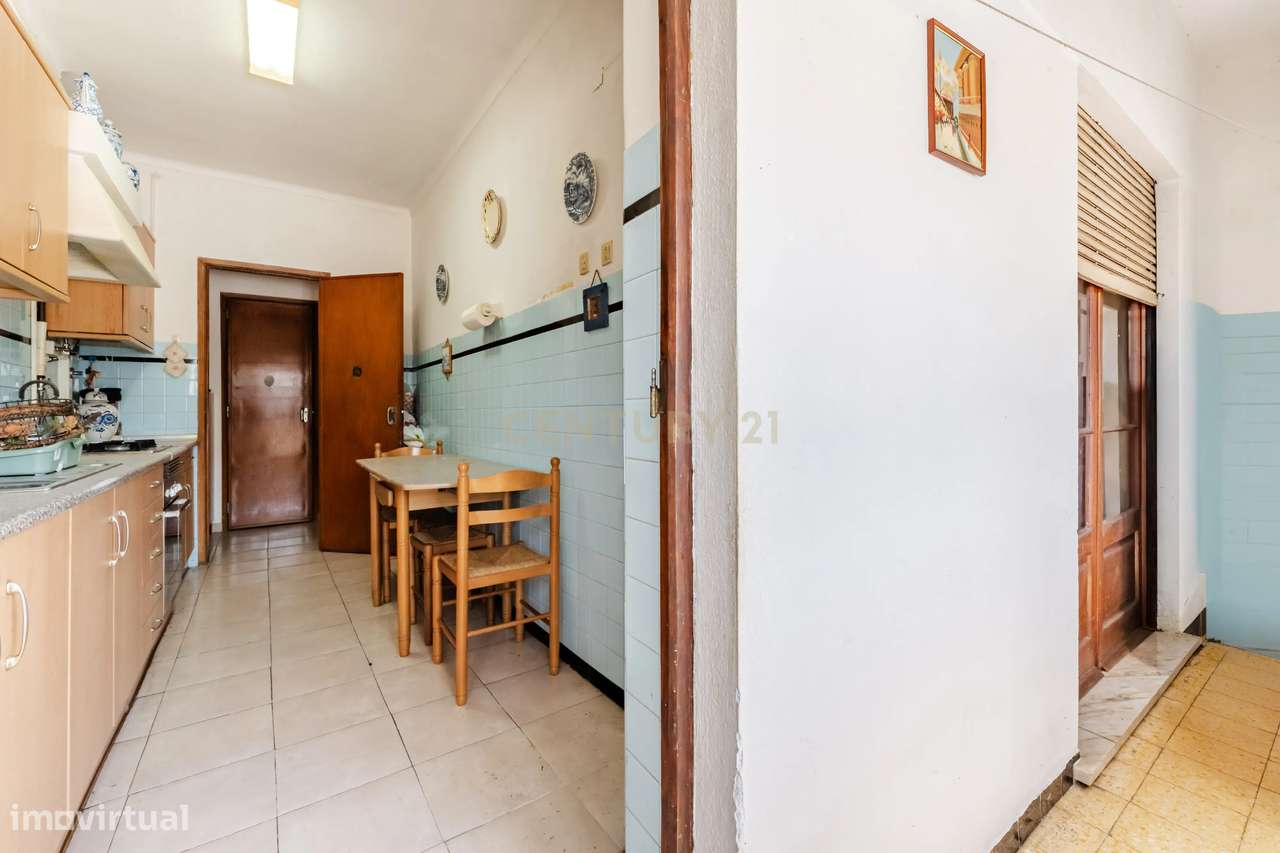 Apartamento T4 - Laranjeiro-16