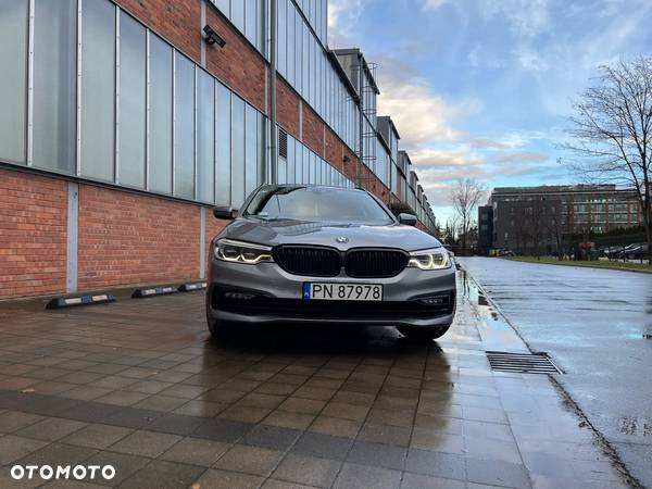 BMW Seria 5 530d xDrive Touring Sport Line - 2