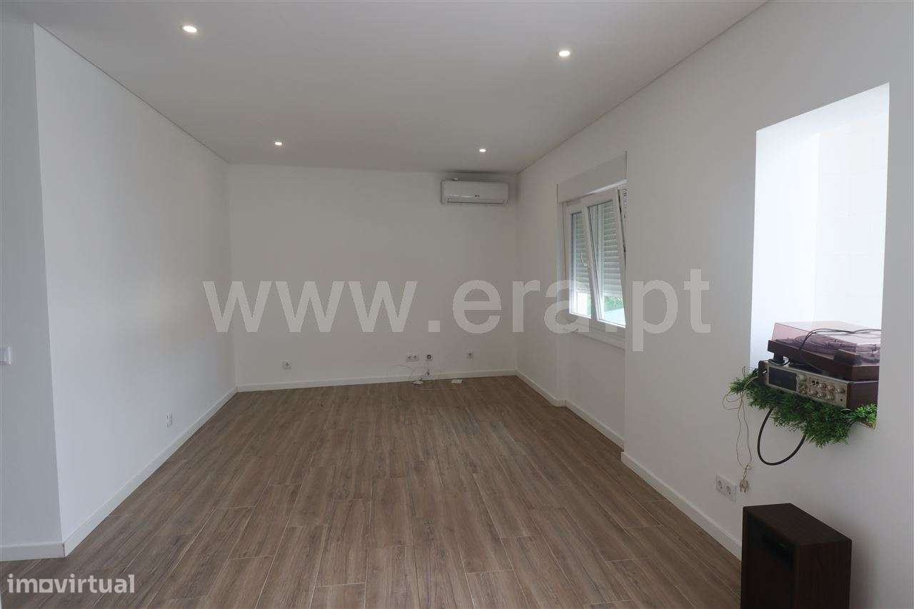 APARTAMENTO T2 COM QUINTAL; CRUZ DE PAU-9
