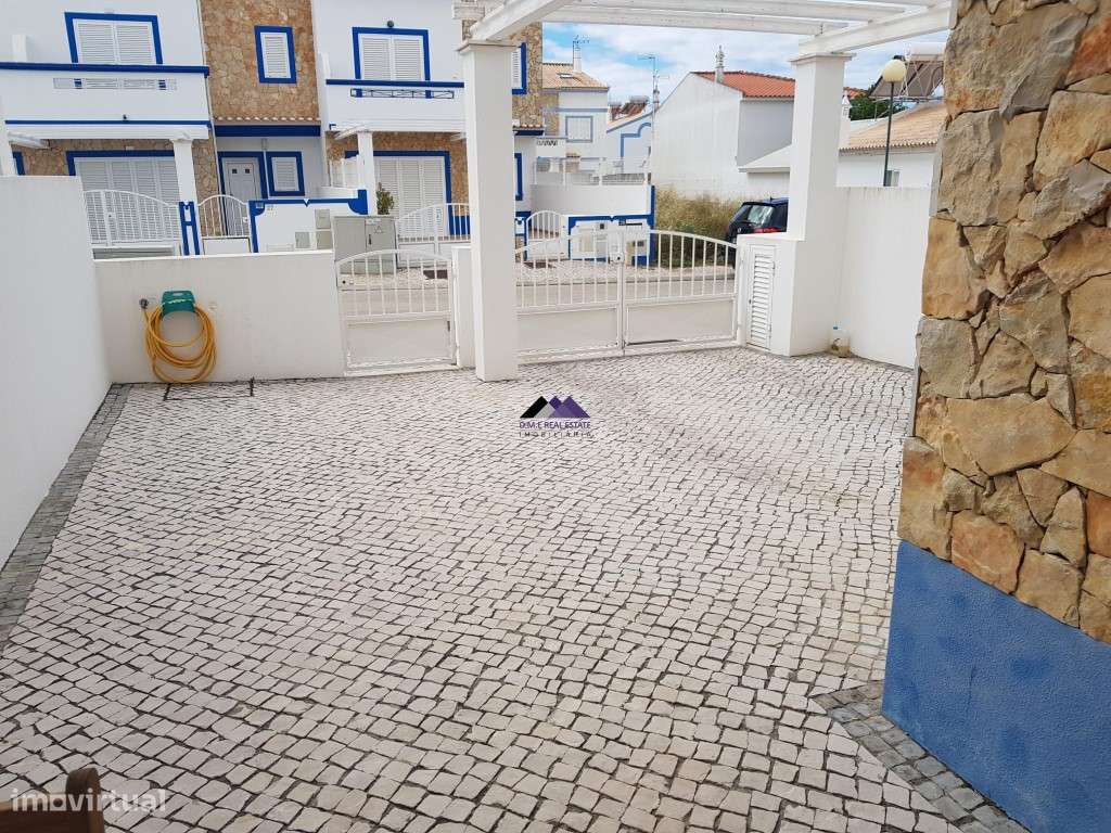 Moradia T3+1 com Estacionamento, Logradouro e Sótão - Grande imagem: 4/35