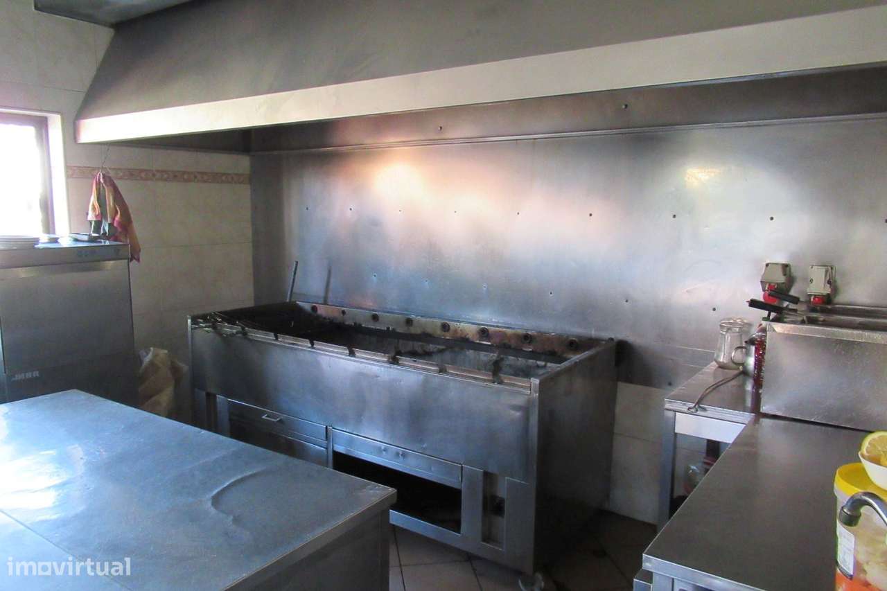 MORADIA ISOLADA COM COMÉRCIO E MORADIA DE R/C.-19