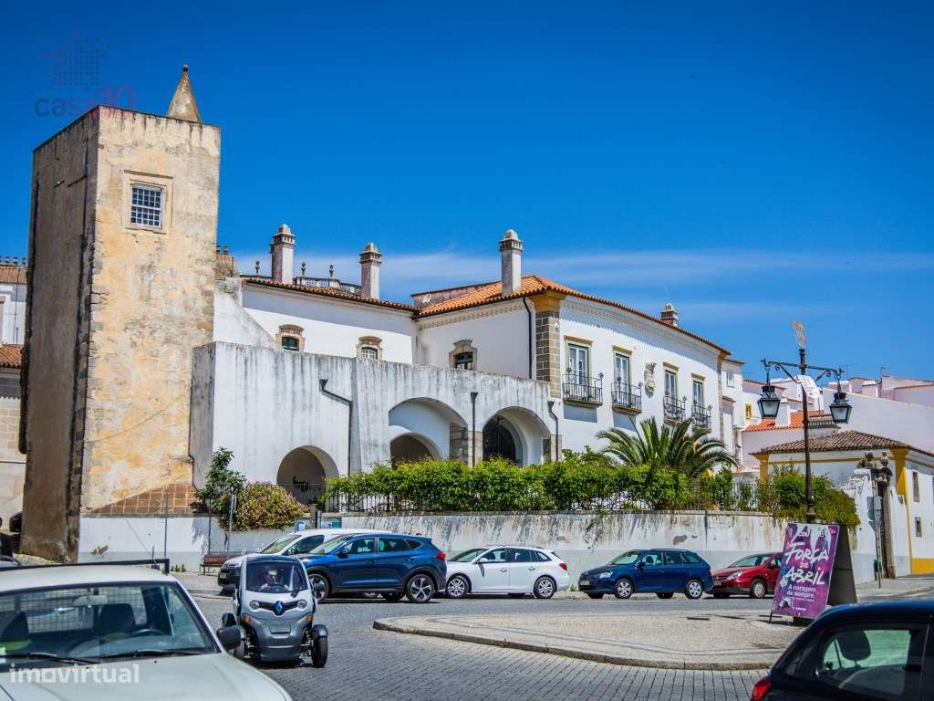 Vende-se edifício de arquitetura sublime no centro histórico de Évora! - Grande imagem: 4/52