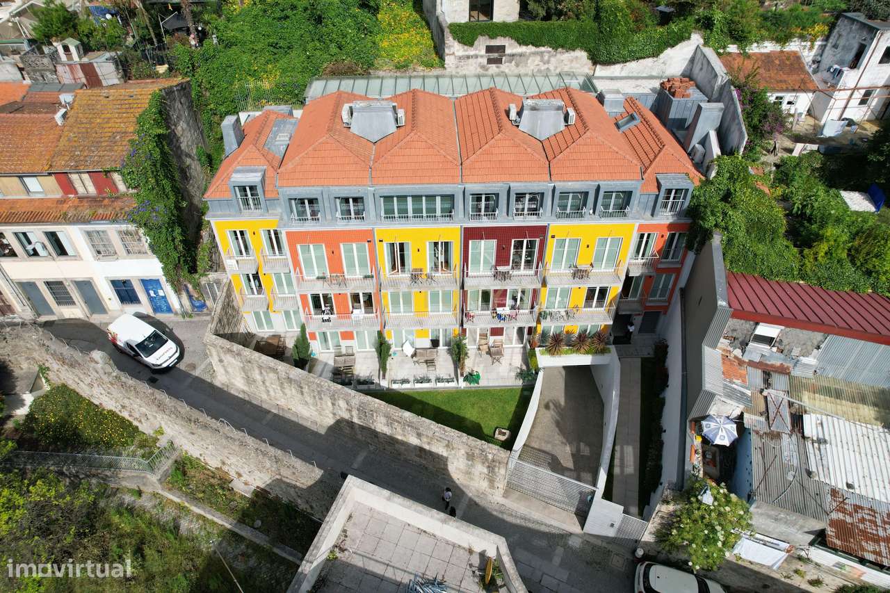 EXCLUSIVO T2 DUPLEX COM GARAGEM E VARANDA NO CORAÇÃO DA BAIXA DO PORTO-23