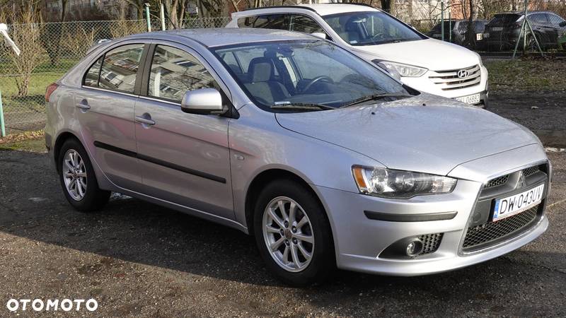 Mitsubishi Lancer 1.6 Invite - 3