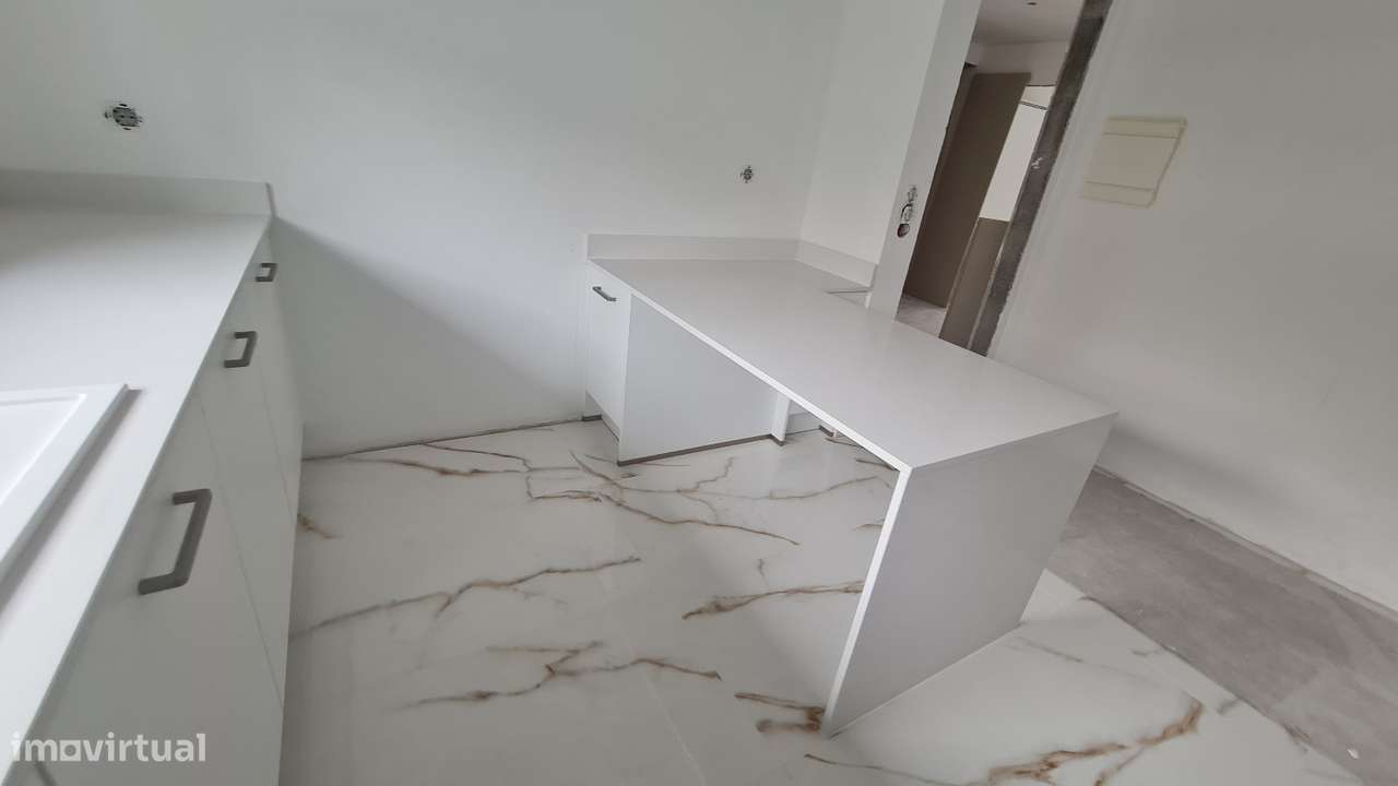 Moradias Novas 3 frentes com Jardim - Águas Santas - Exc. localização-9