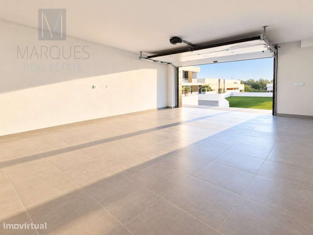 Moradia V4 com Garagem, Logradouro e Jardim em Vale de Milhaços - C...-33