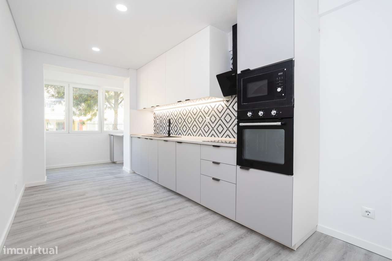 Apartamento Remodelado de 4 Assoalhadas, Feijó/Almada - Grande imagem: 1/19
