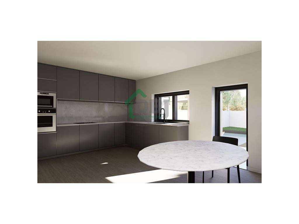 Moradias Bifamiliar com Piscina!-4