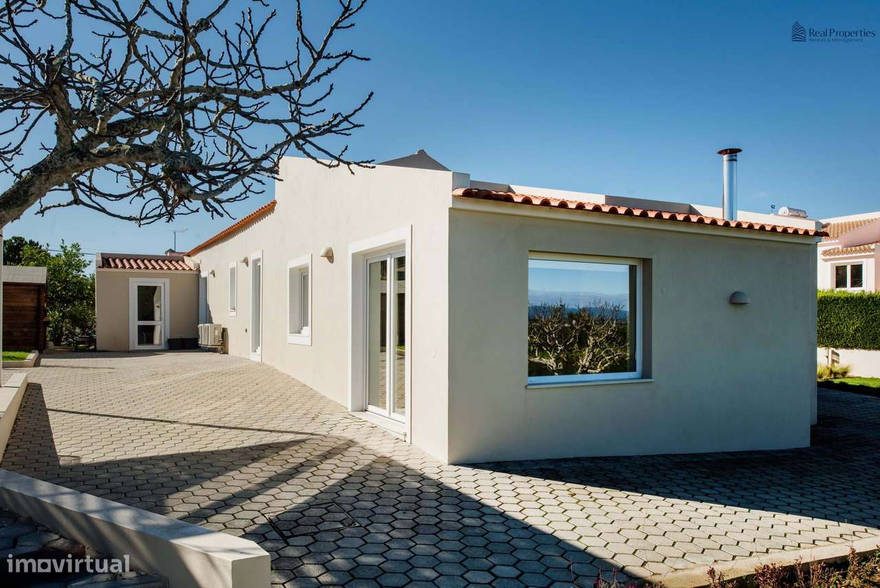 Elegante Moradia T3 Renovada com Vistas Panorâmicas em Alvor-20