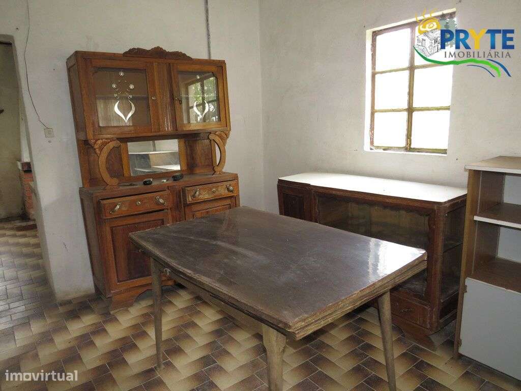 Quinta composta por moradia T4 situada perto de Cernache do Bonjardim-24