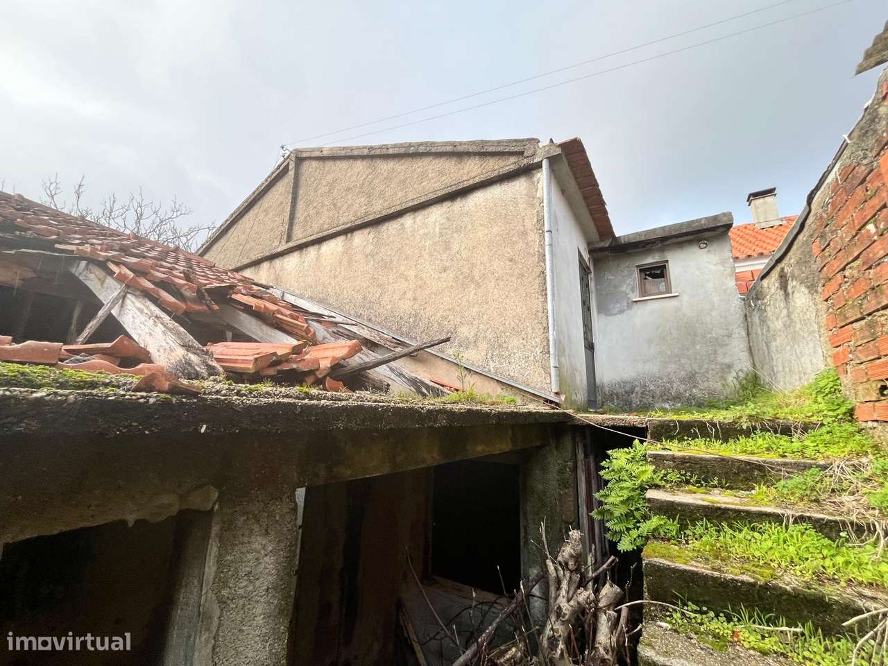 Moradia T5 com terreno de 601 m2 em Santa Clara, Coimbra - Grande imagem: 2/28