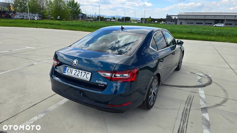 Skoda Superb 2.0 TDI 4x4 L&K DSG - 9