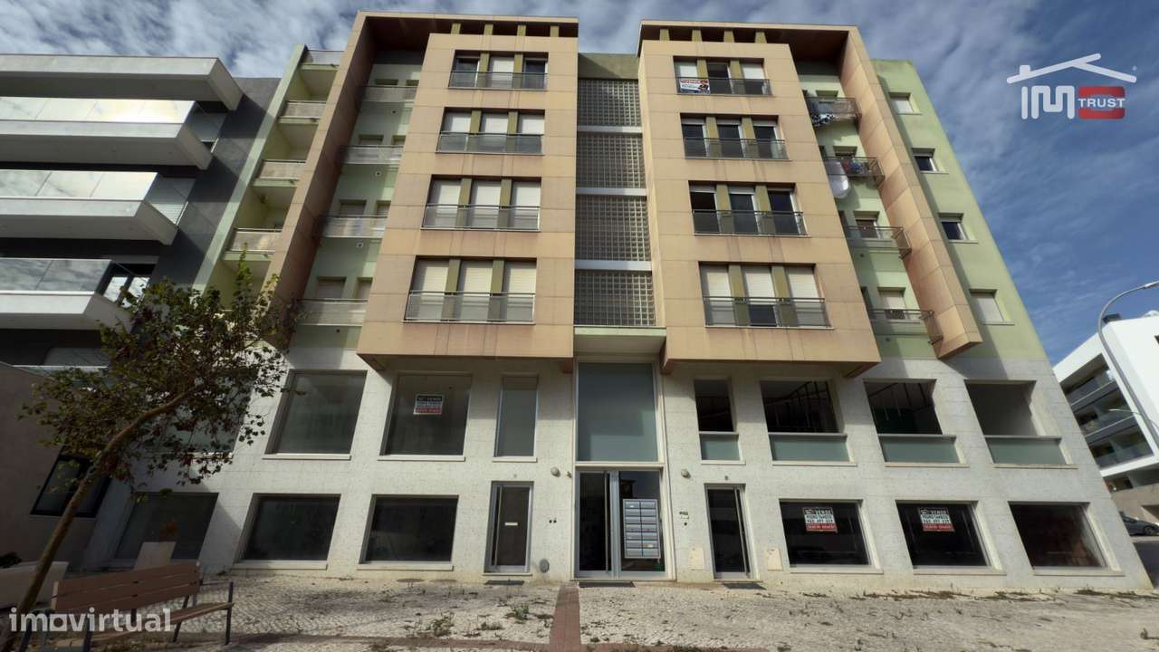 Loja 160m2 Camarate - Espaço Disponível a todas as Actividades Come...-0