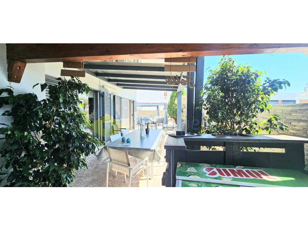 Moradia T4 com 260m2 de área e cave de 95m2, localizada no Monte da...-13