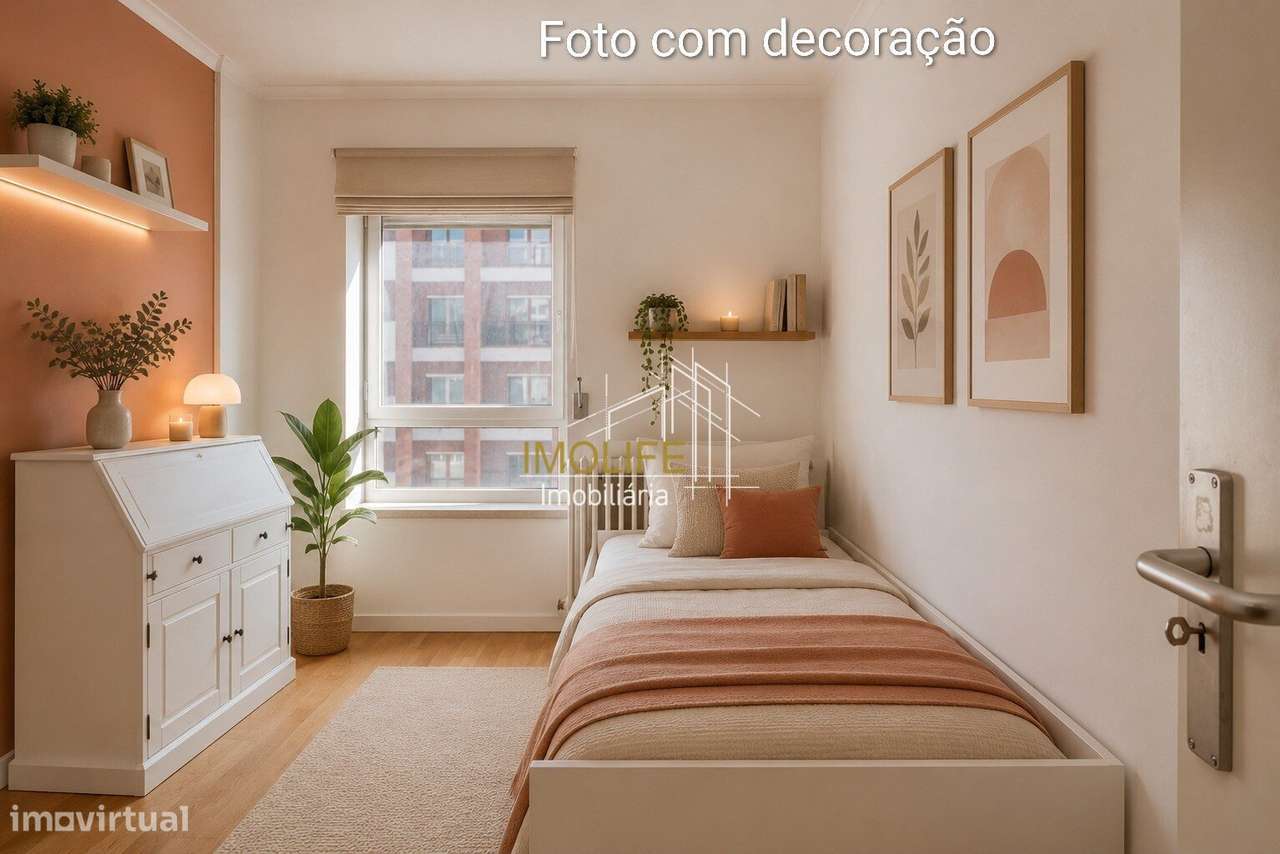 Apartamento T2 com Vista Desafogada em Benfica-12