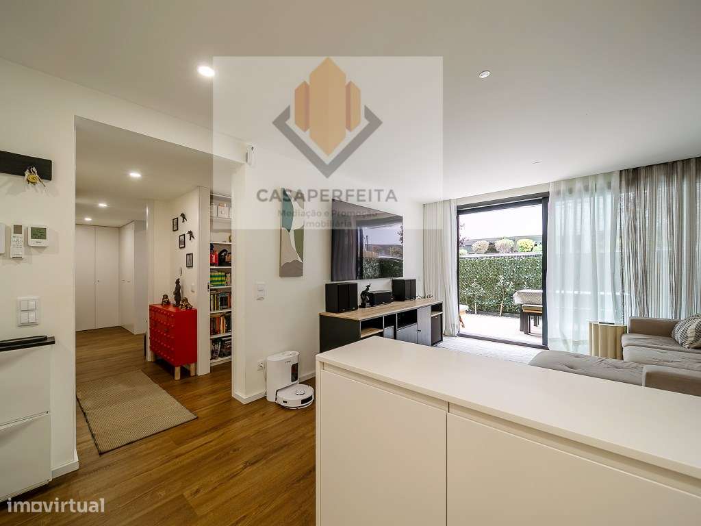 Fabuloso T2 Como Novo com Terraço e Lugar de Garagem - Candal-13