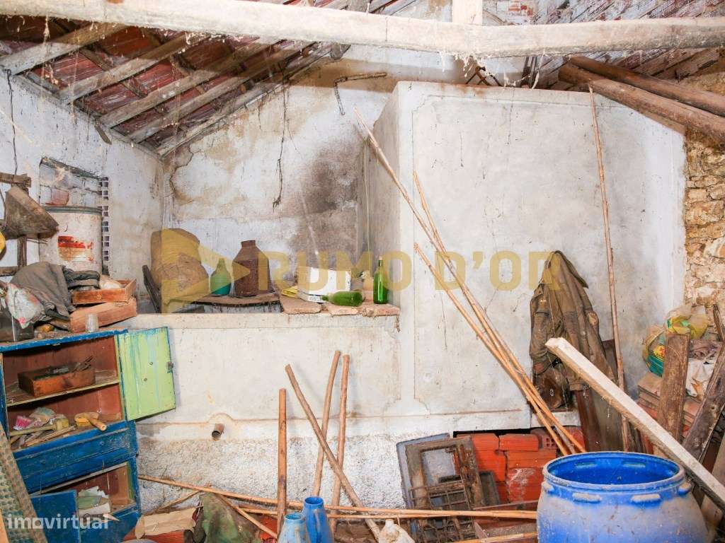 Moradia + Arrecadaçãoes e Logradouro em Vila Chã-9