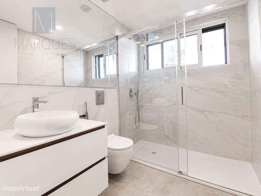 Moradia T5 com 4 Suites, Jardim e Piscina na Charneca da Caparica-21