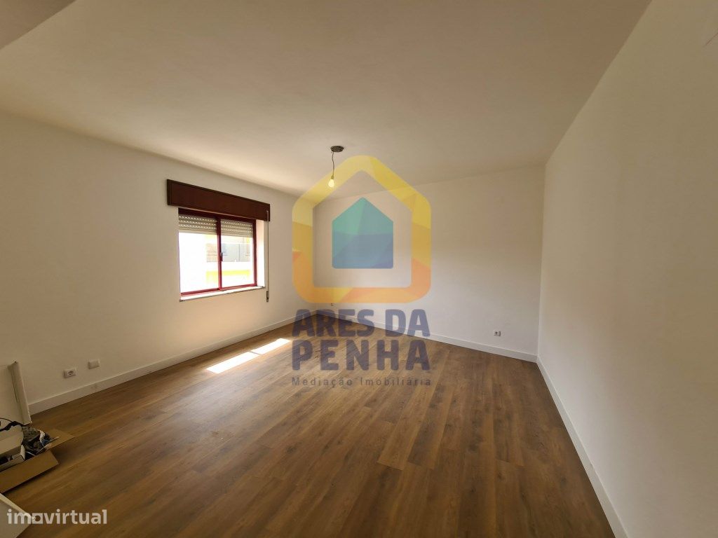 Apartamento T4 Renovado - Macedo de C...