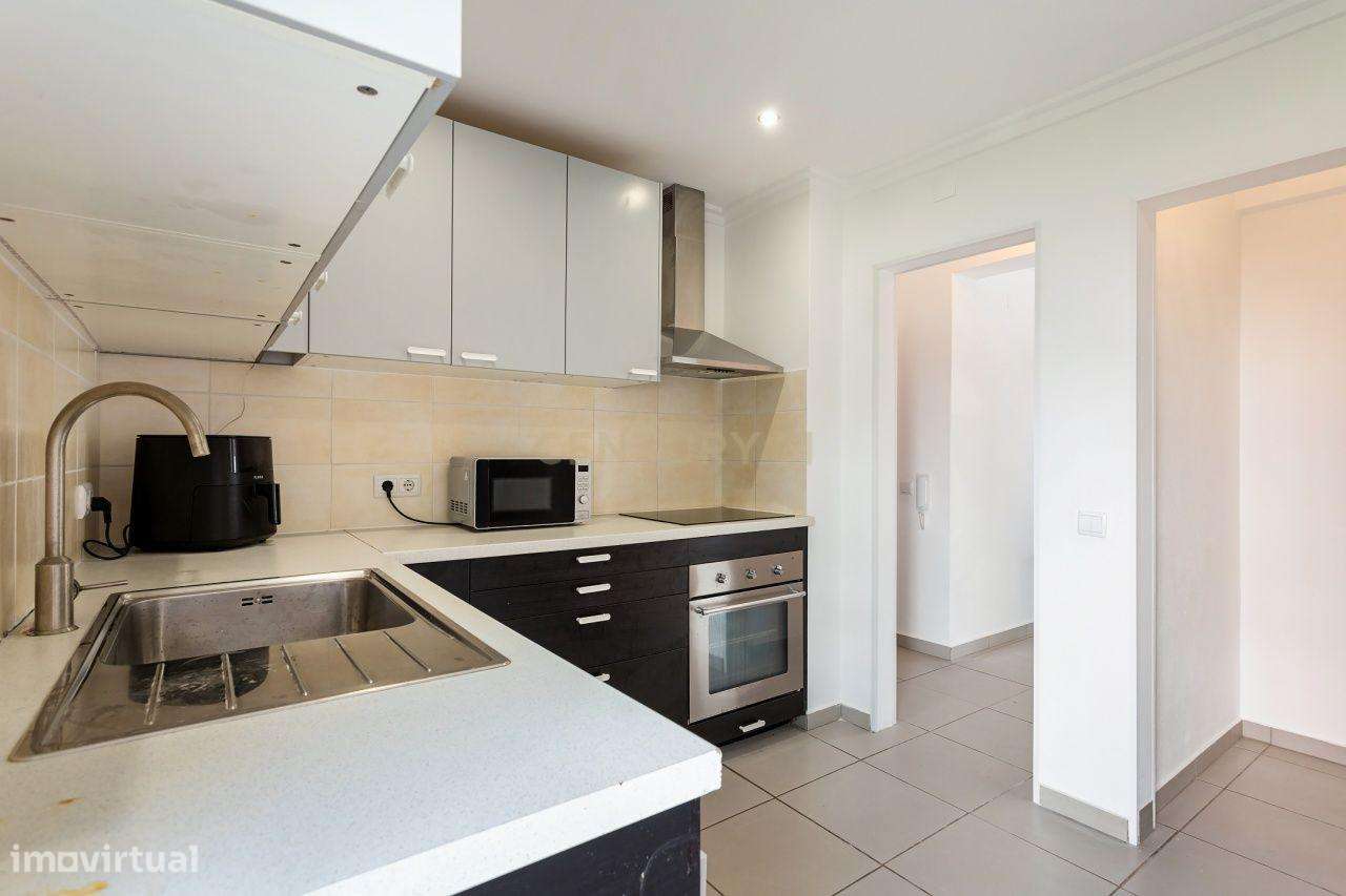 Apartamento T3 transformado em T2 com arrecadação – Av. Eduardo Mansin - Grande imagem: 5/16