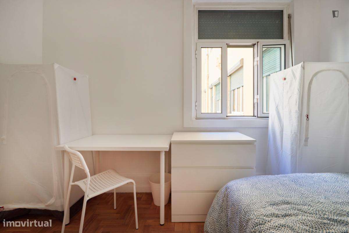 Quarto - localizado em Marquês de Pombal Lisbon - Grande imagem: 5/6