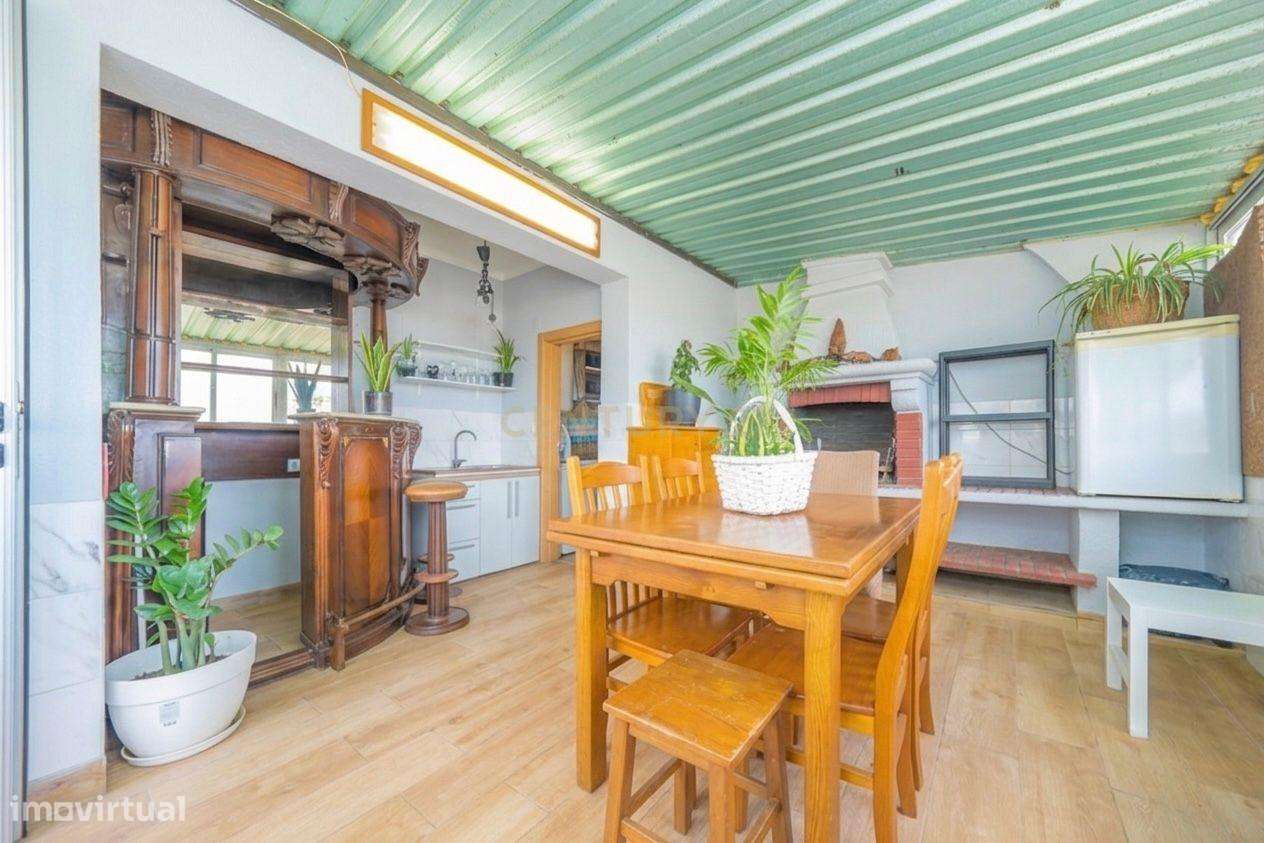 Apartamento Único com 268m2 no Último Andar com Terraço Extraordinário-30