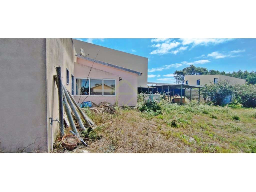 Casa térrea inserida em terreno com 1590 m2, junto às Praias - Grande imagem: 3/9