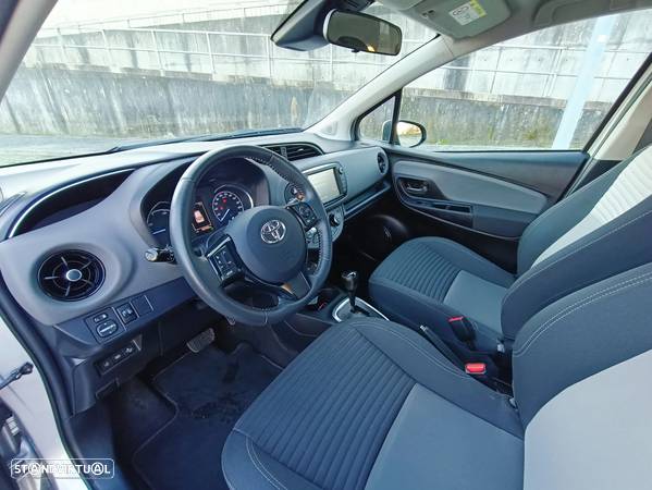 Toyota Yaris 1.5 HSD Exclusive - 17