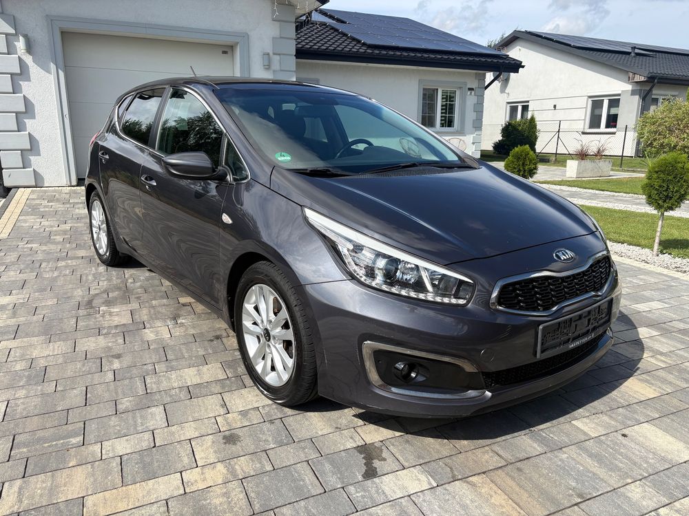 Kia Ceed II (2012-) 1.6 CRDi 136 ISG Dream Team Edition 2016