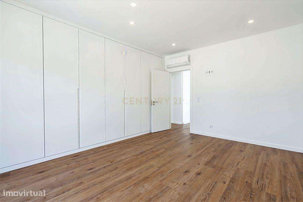 Moradia T4+1 de Luxo - Sobreda - Charneca de Caparica-22