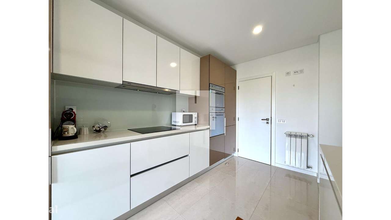 Luxuoso T-3 na Qtª Santa Maria-21