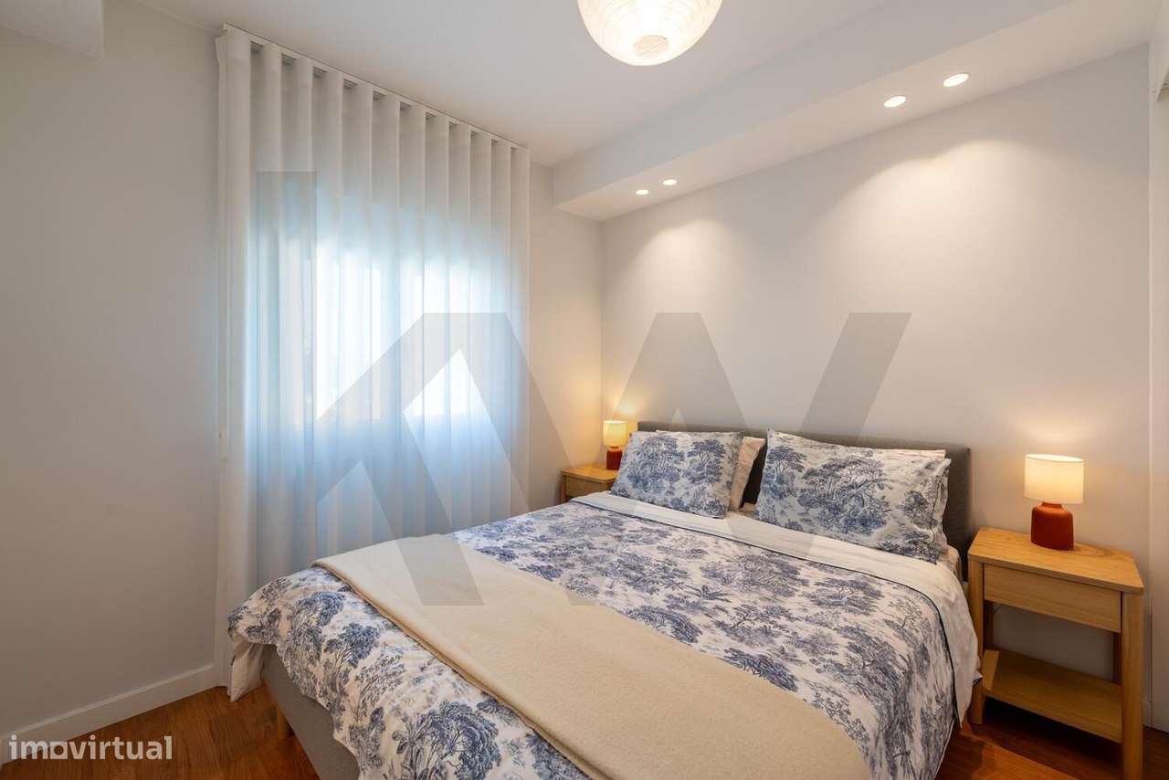 T2 Remodelado com Excelente Exposição Solar no Laranjeiro e Feijó, Alm-13