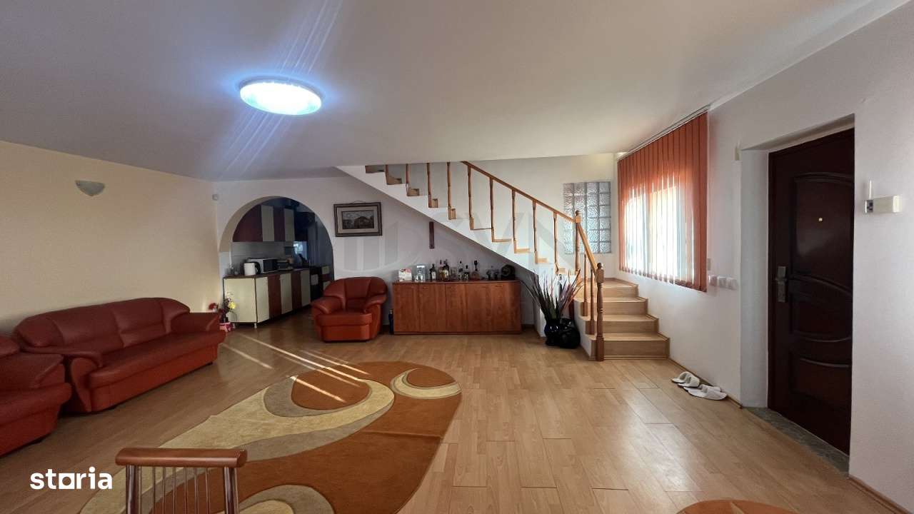 Casa mobilata si utilata cu vedere frumoasa - Imagine principală: 4/15