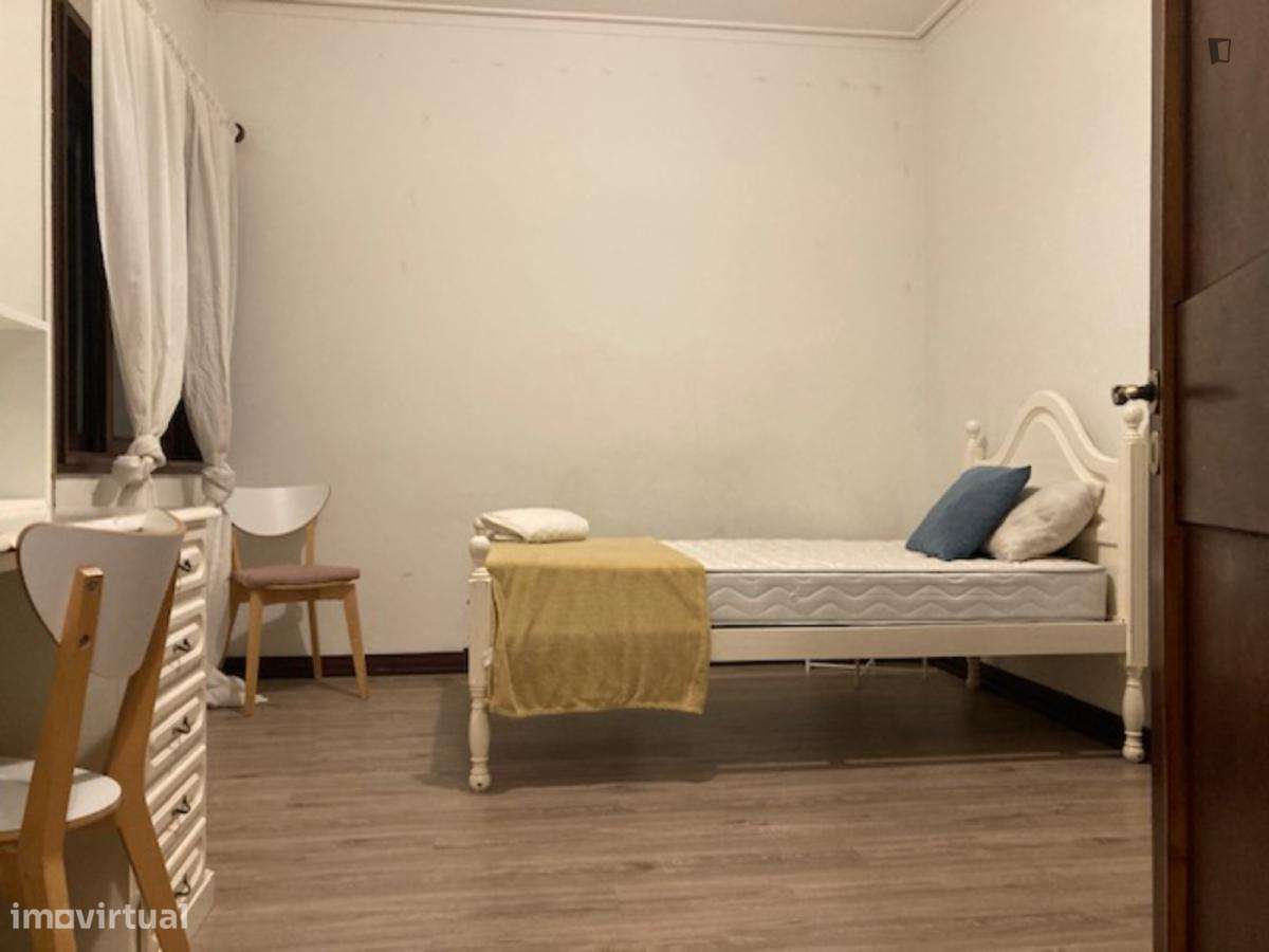 Quarto - localizado em Paranhos Porto - Grande imagem: 4/8